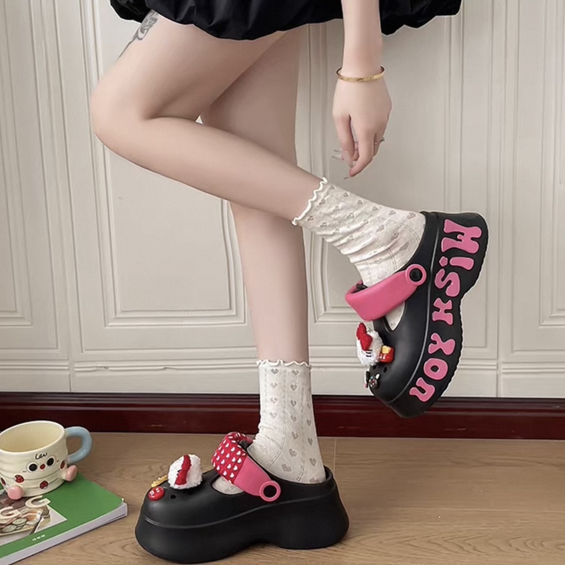 A485. CROCS HELLO KITTY BLACK