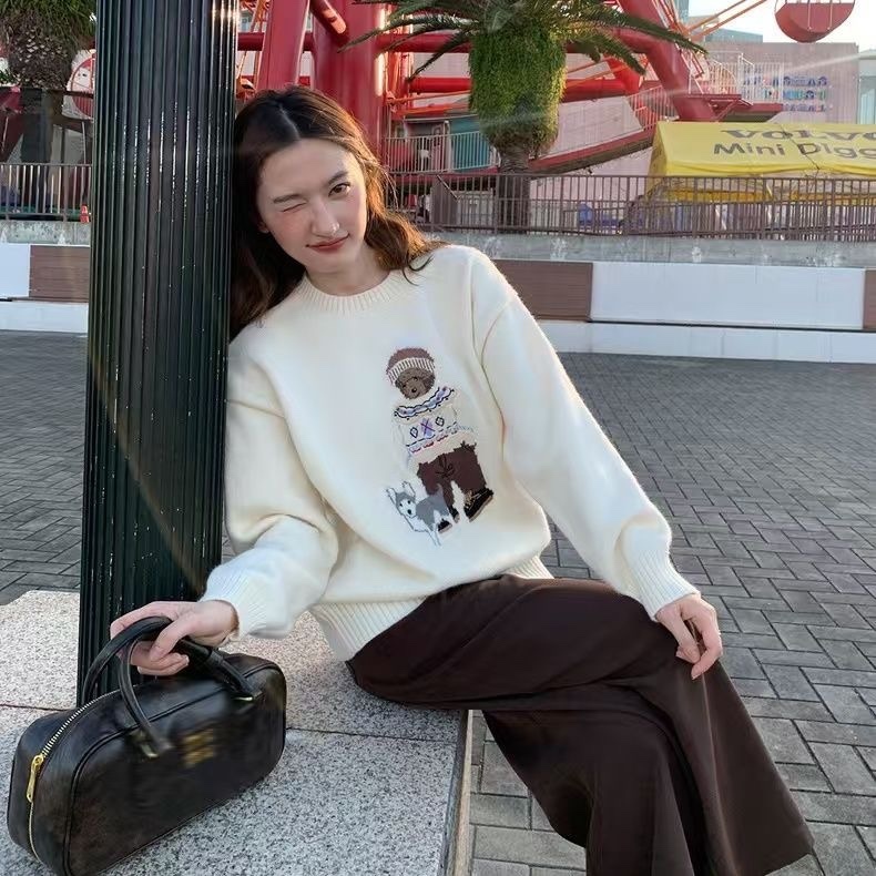 T305. SWEATER WHITE BEAR