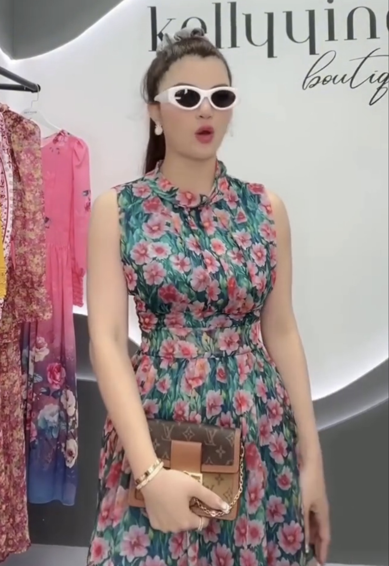 V290. HOA GREEN DRESS