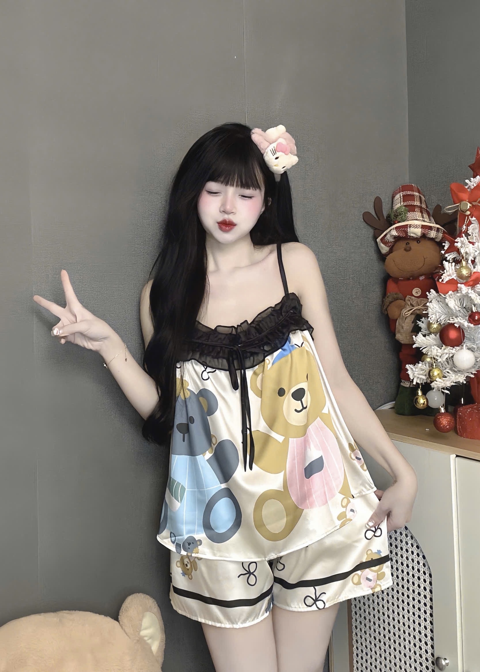 V1128. SLEEPWEAR BEAR BLACK