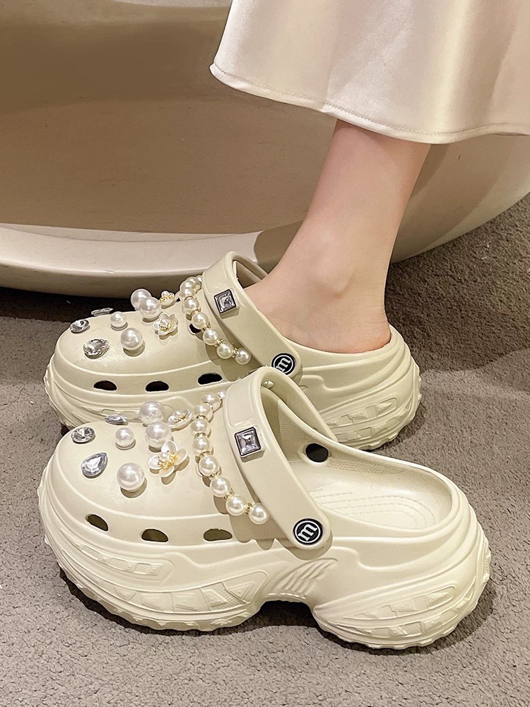A502. CROCS NUDE