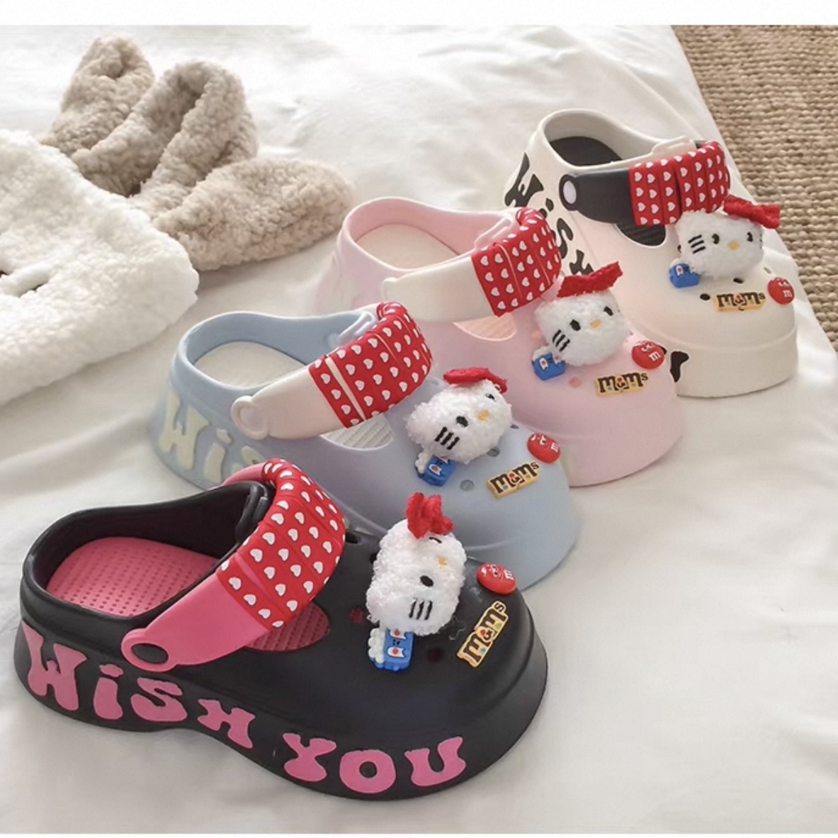 A485. CROCS HELLO KITTY BLACK