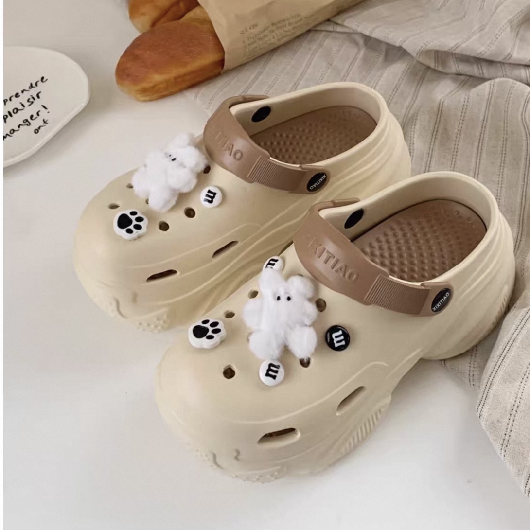 A475. CROCS BEAR NUDE