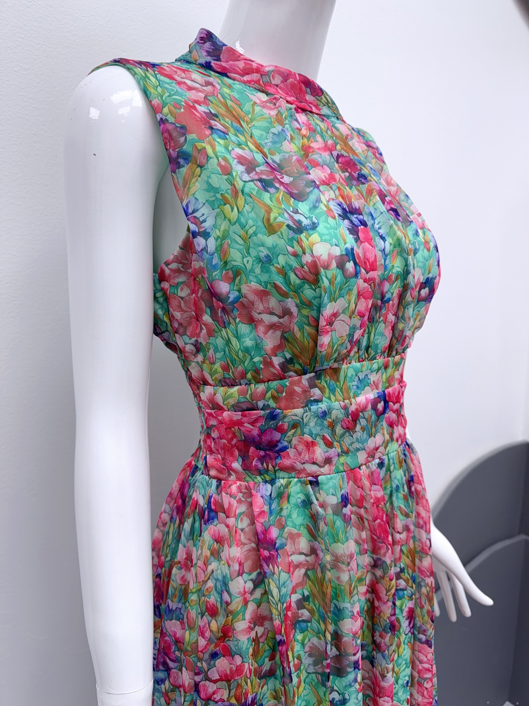 V296. HOA GREEN DRESS