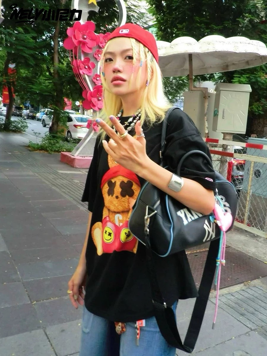 1609. RABBIT BLACK TEE