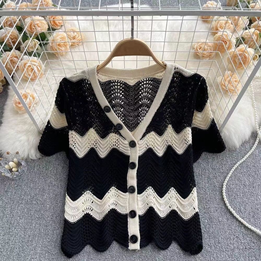 C733. BLACK SHORT SLEEVES TOP
