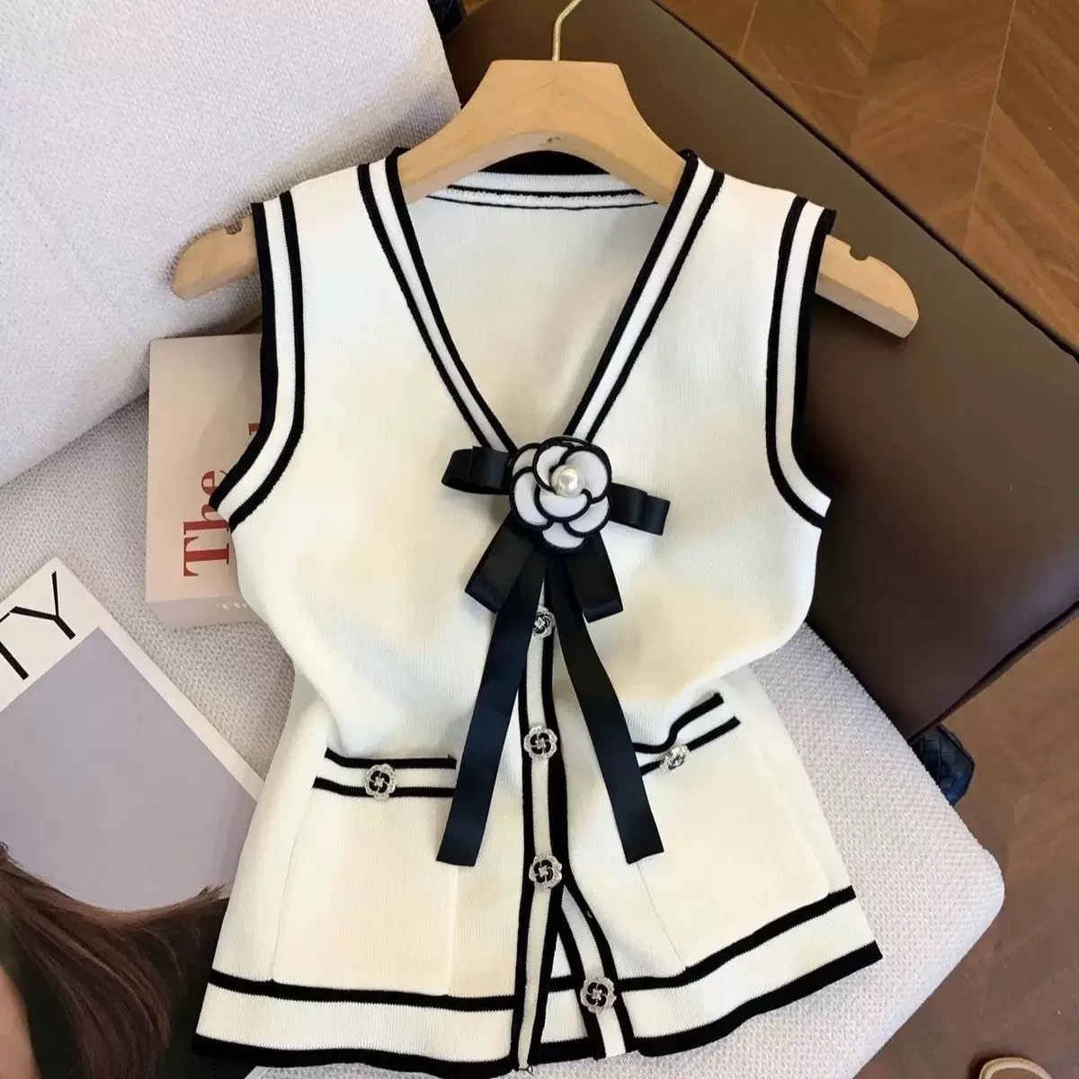 C1050. MONGTOGHI TOP WHITE