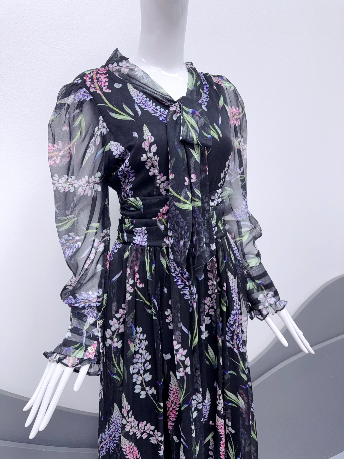 V285. HOA BLACK DRESS