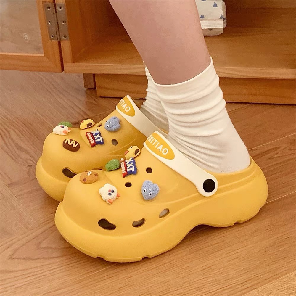 A456. CROCS MONSTER YELLOW