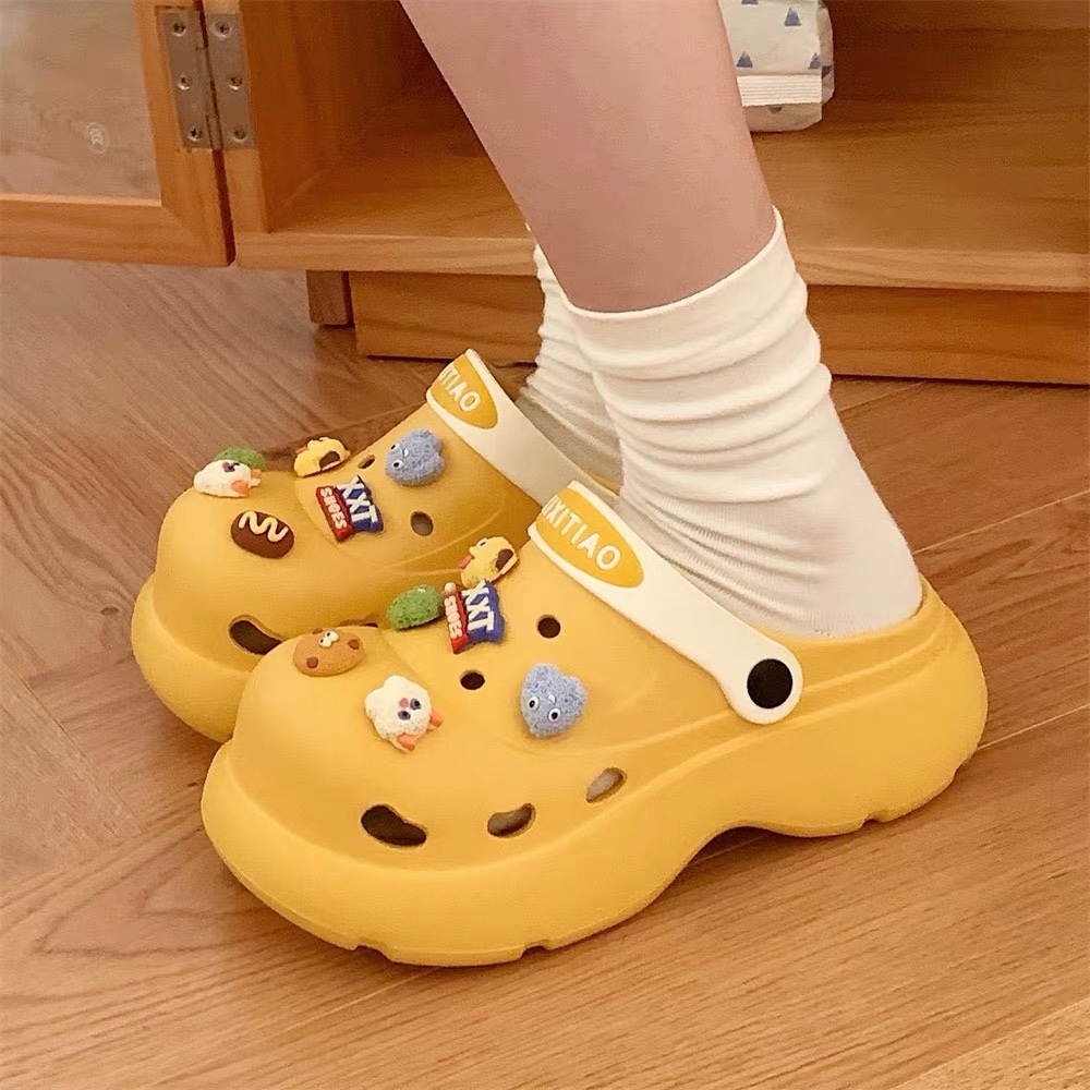 A456. CROCS MONSTER YELLOW