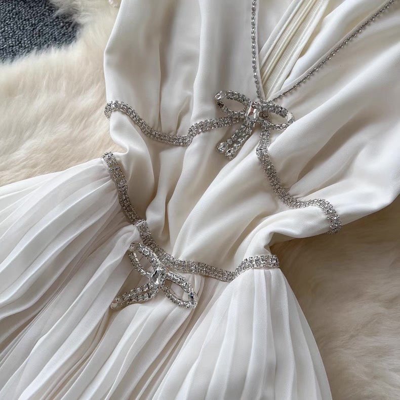 7836. WHITE LONG DRESS