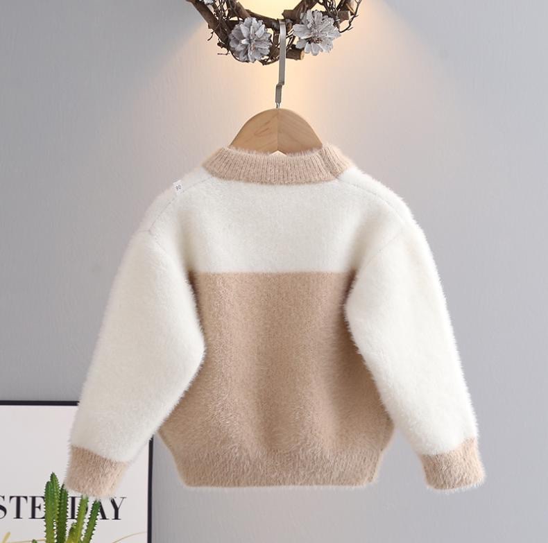 K553. BABY SWEATER KHAKI SNOOPY