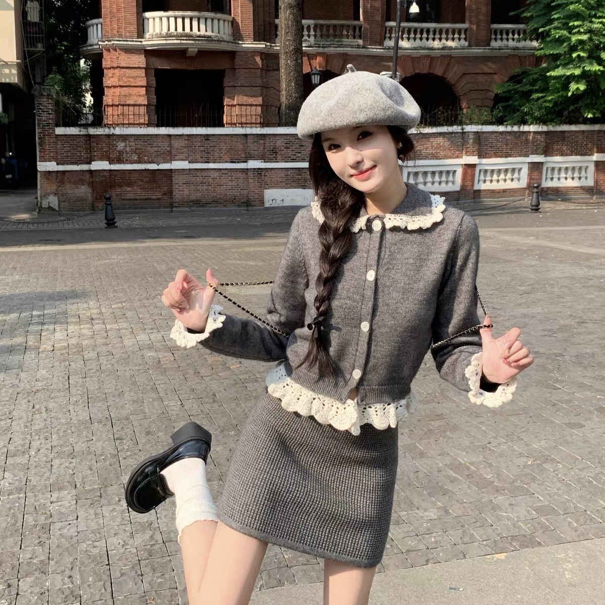6877. SET SHORT SKIRT KNITTED GRAY