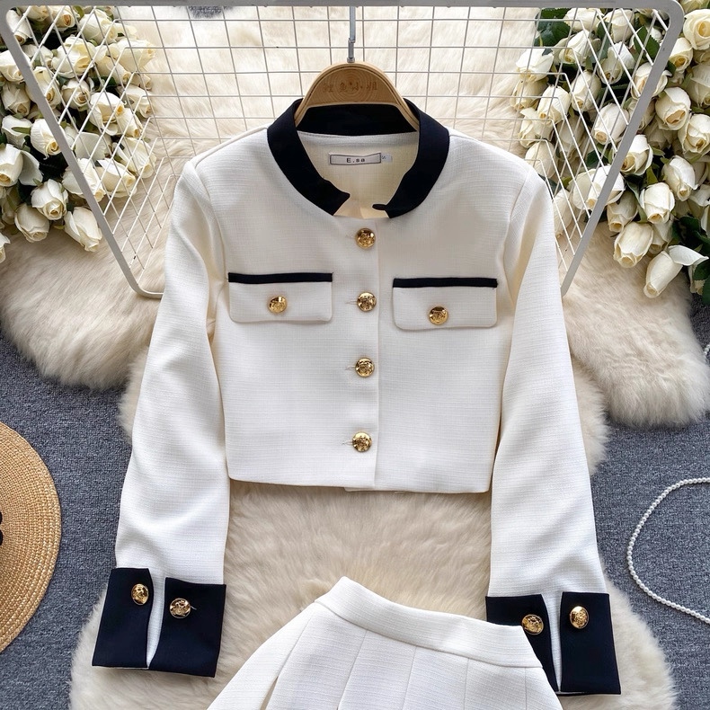 6787. WHITE SHORT SET