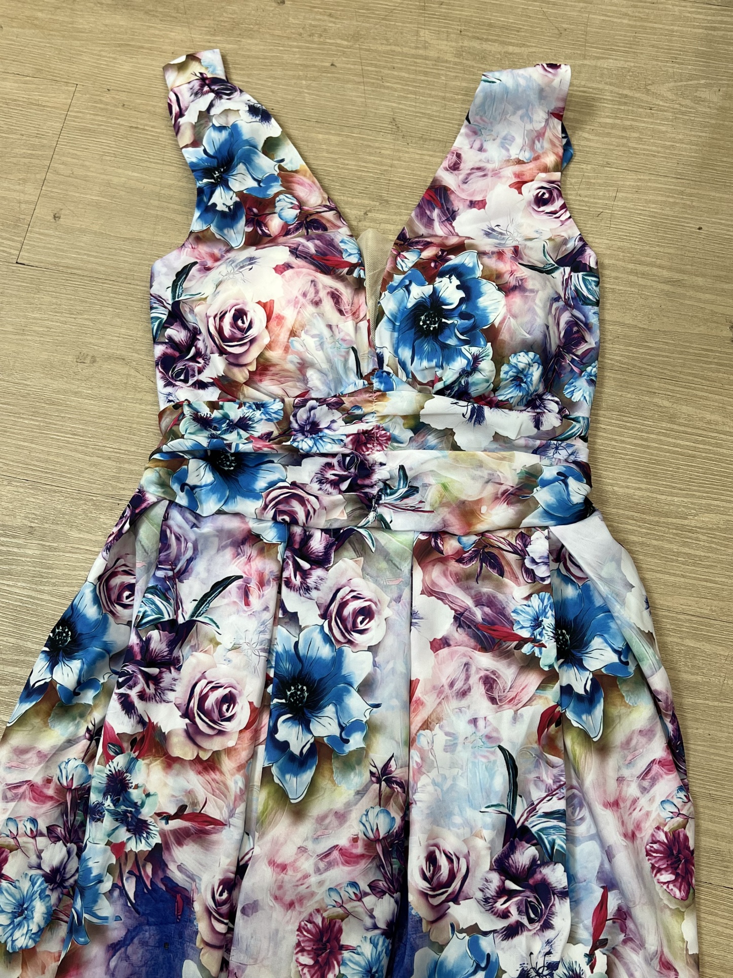 V643. MAXI DRESS