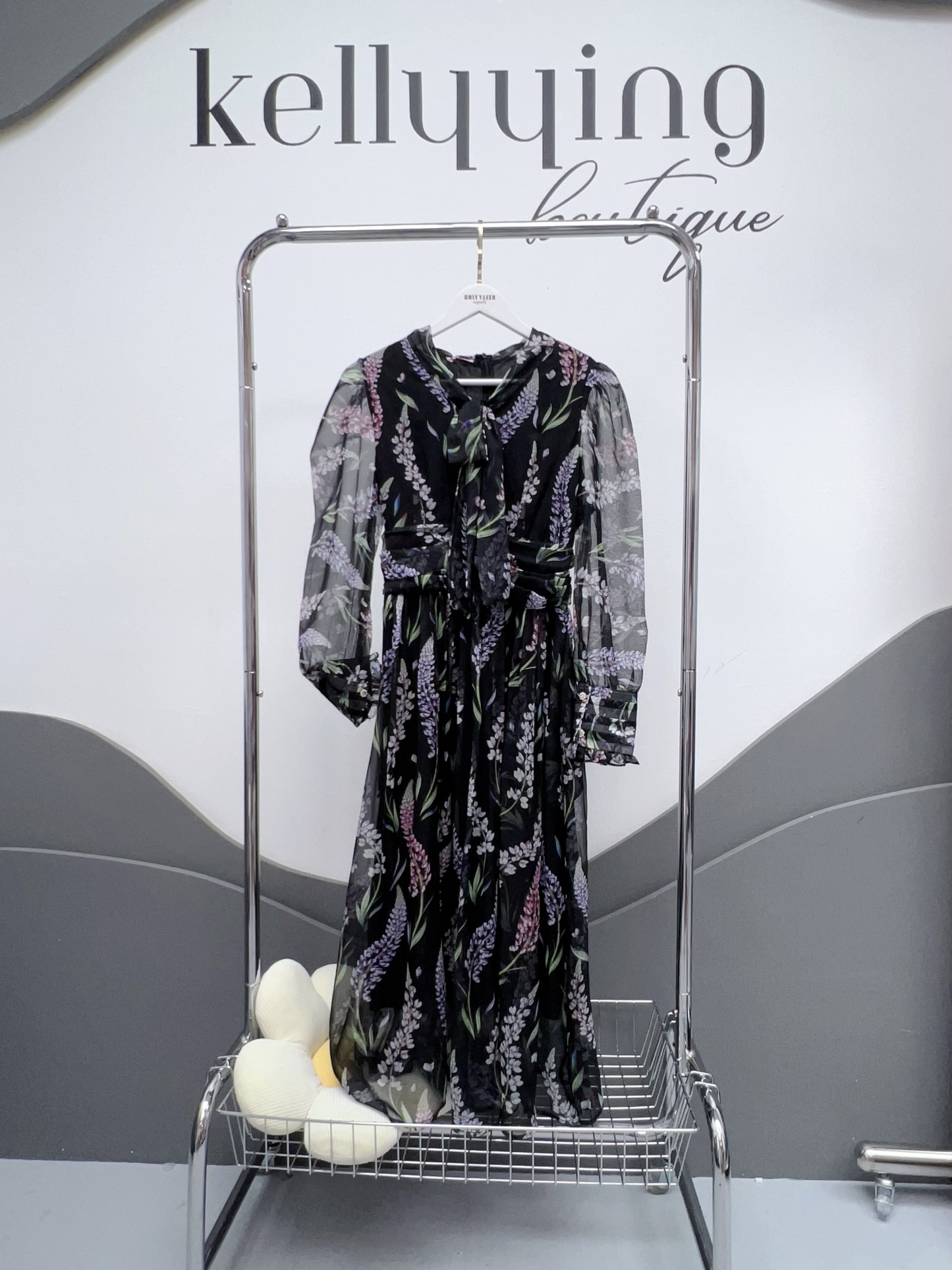 V285. HOA BLACK DRESS