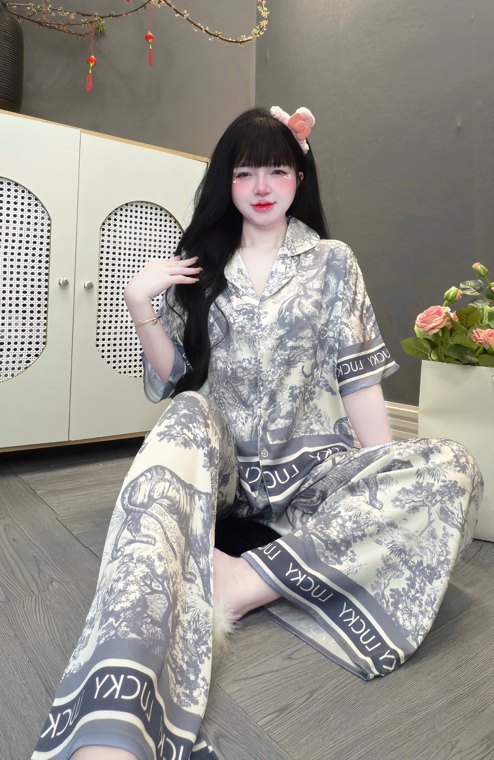 V1123. SLEEPWEAR LUCKY DAY GRAY