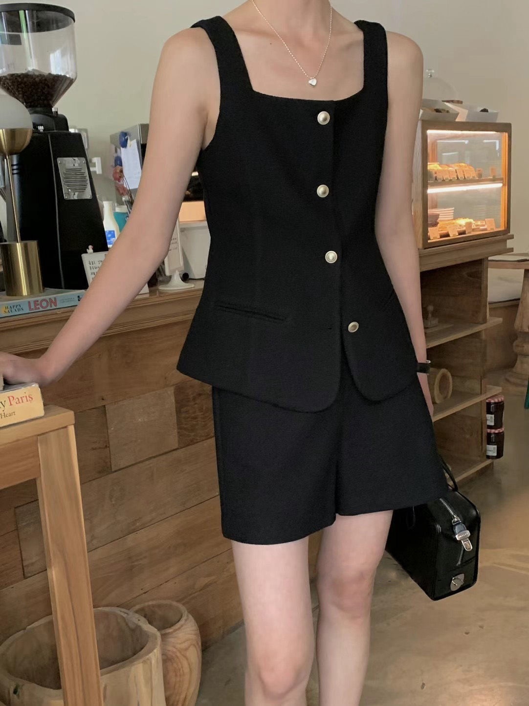 6735. BLACK SHORT SET