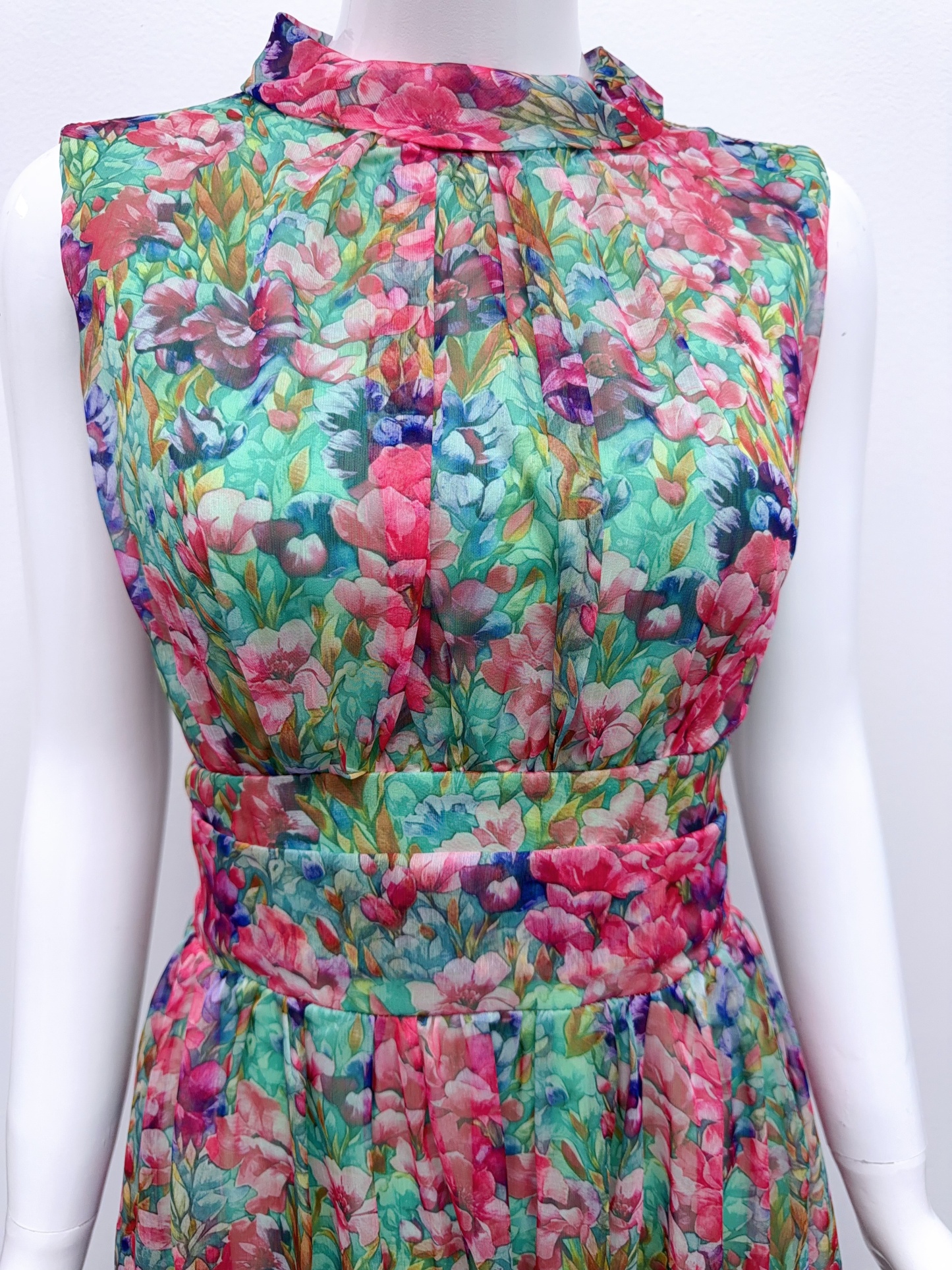 V296. HOA GREEN DRESS