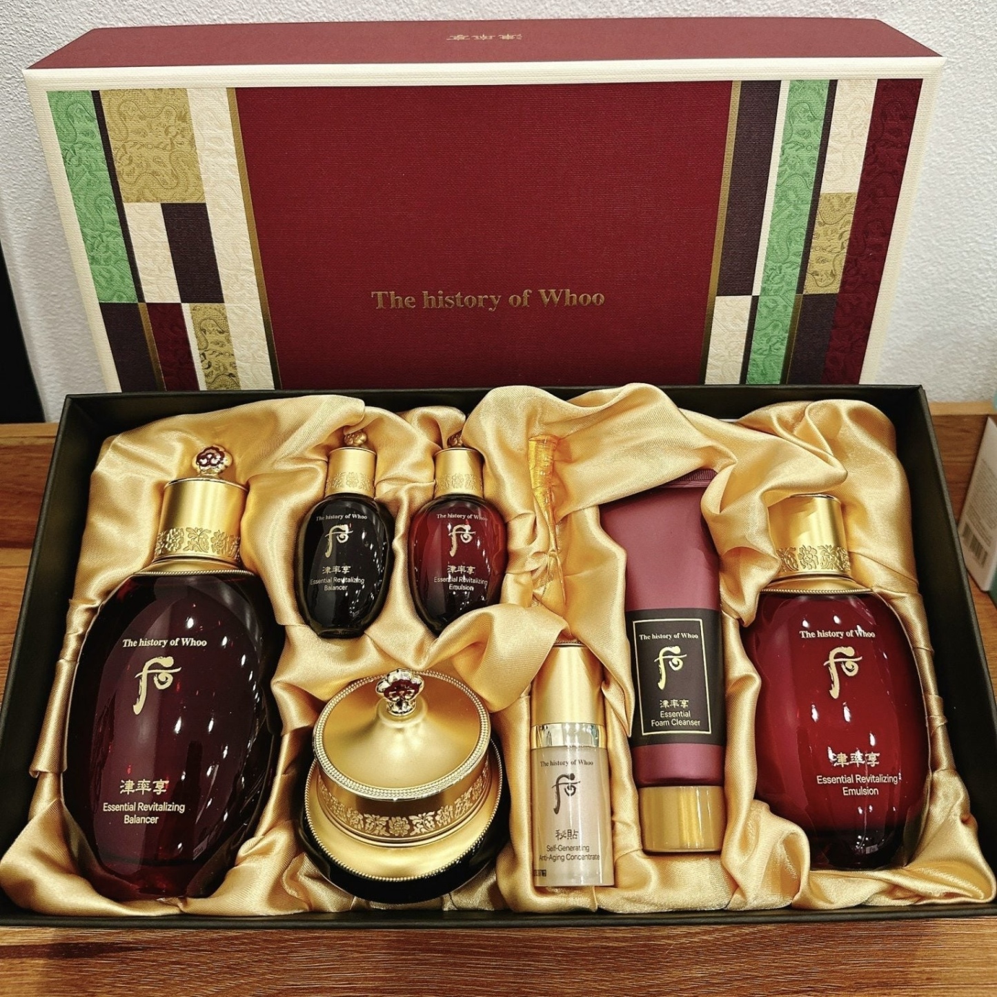 M27. SET WHOO ĐỎ