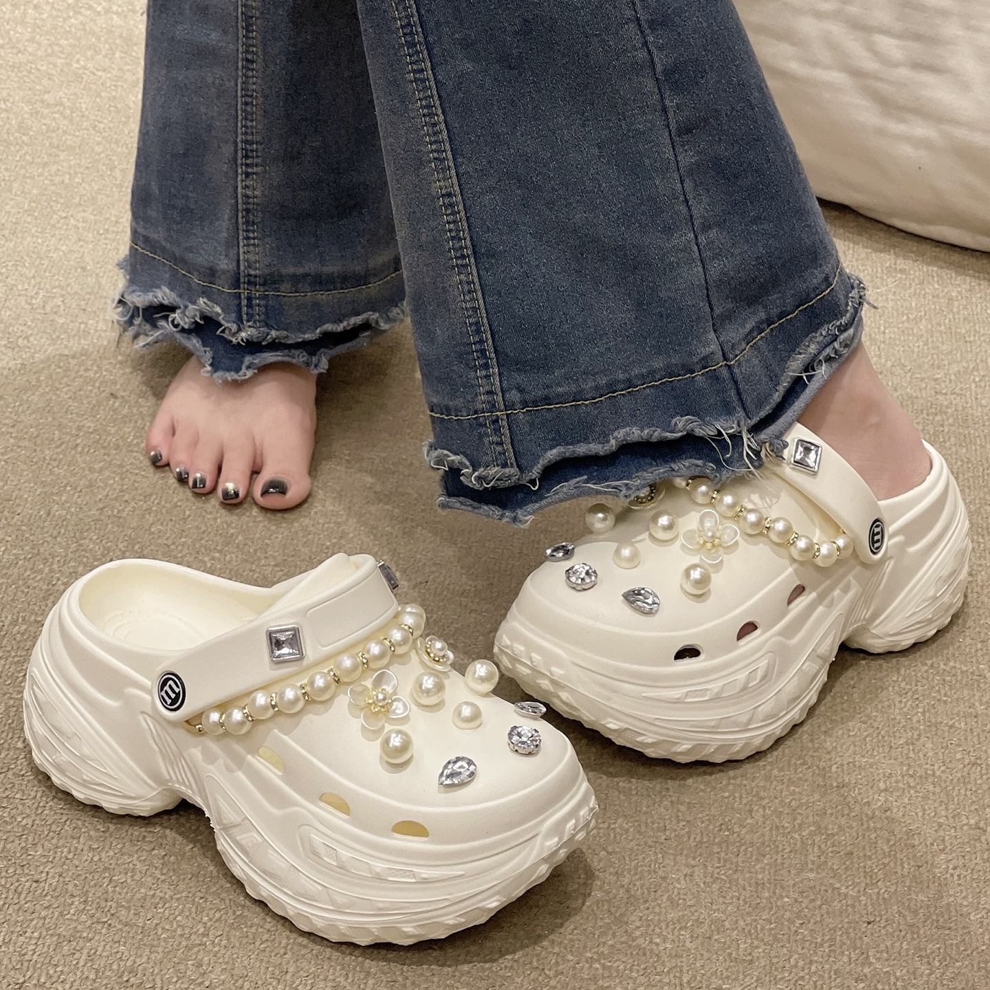 A503. CROCS PEARL WHITE