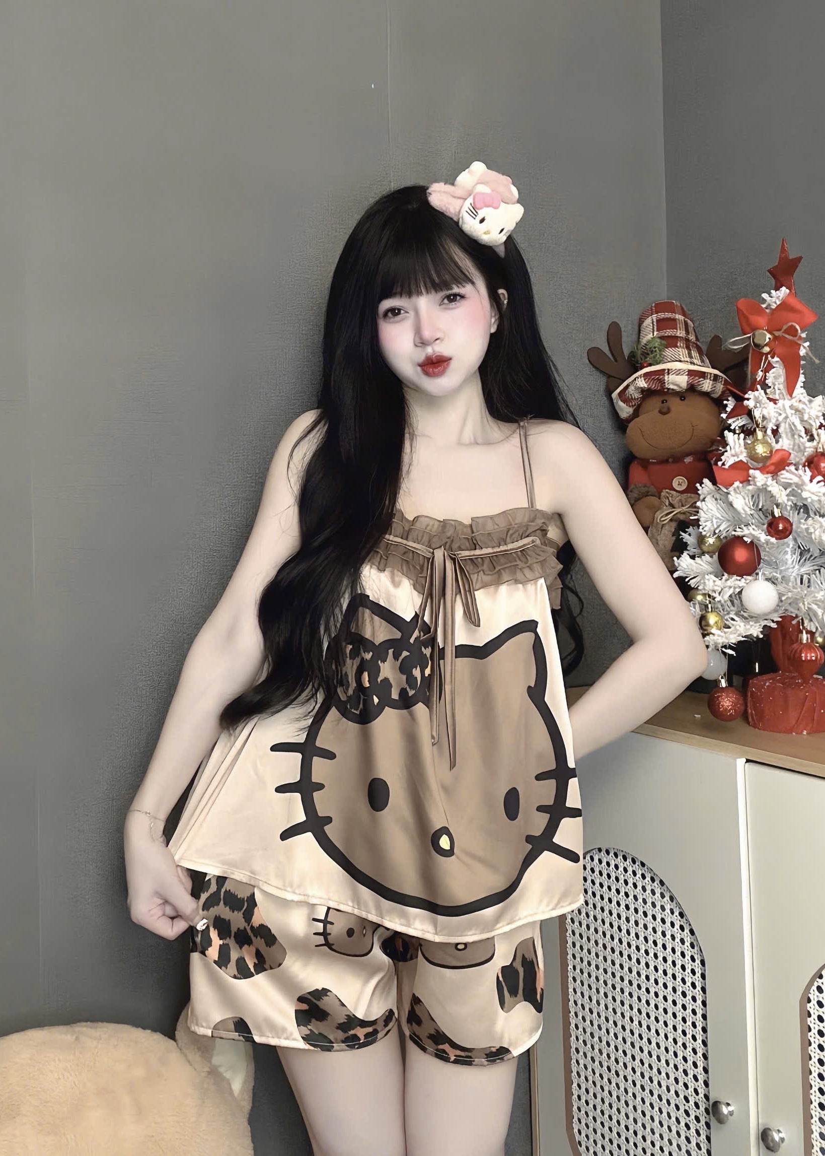 V1132. SLEEPWEAR HELLO KITTY BROWN