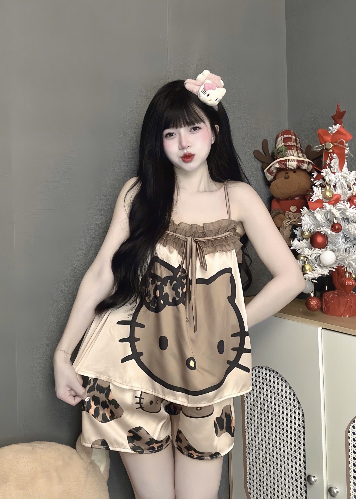 V1132. SLEEPWEAR HELLO KITTY BROWN