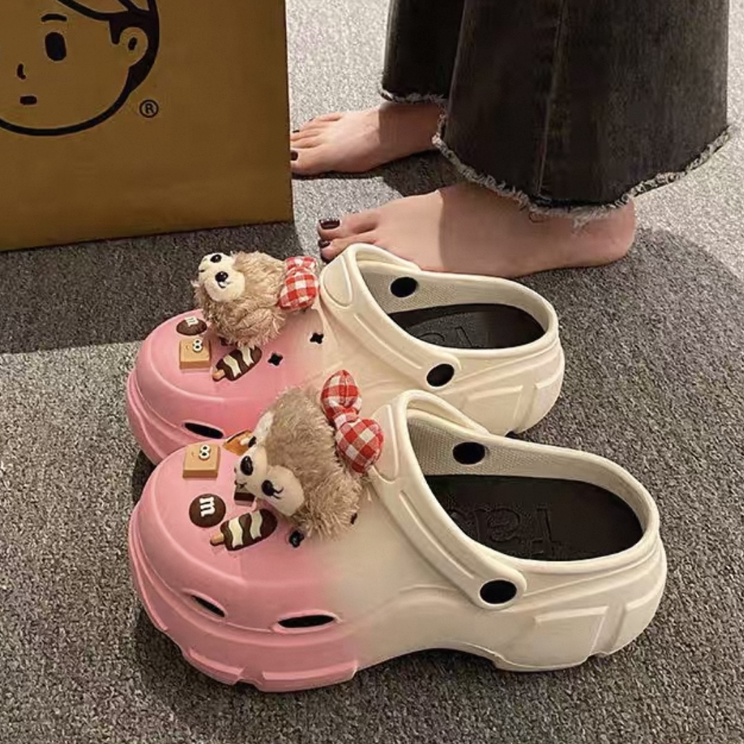 A493. CROCS BEAR PINK