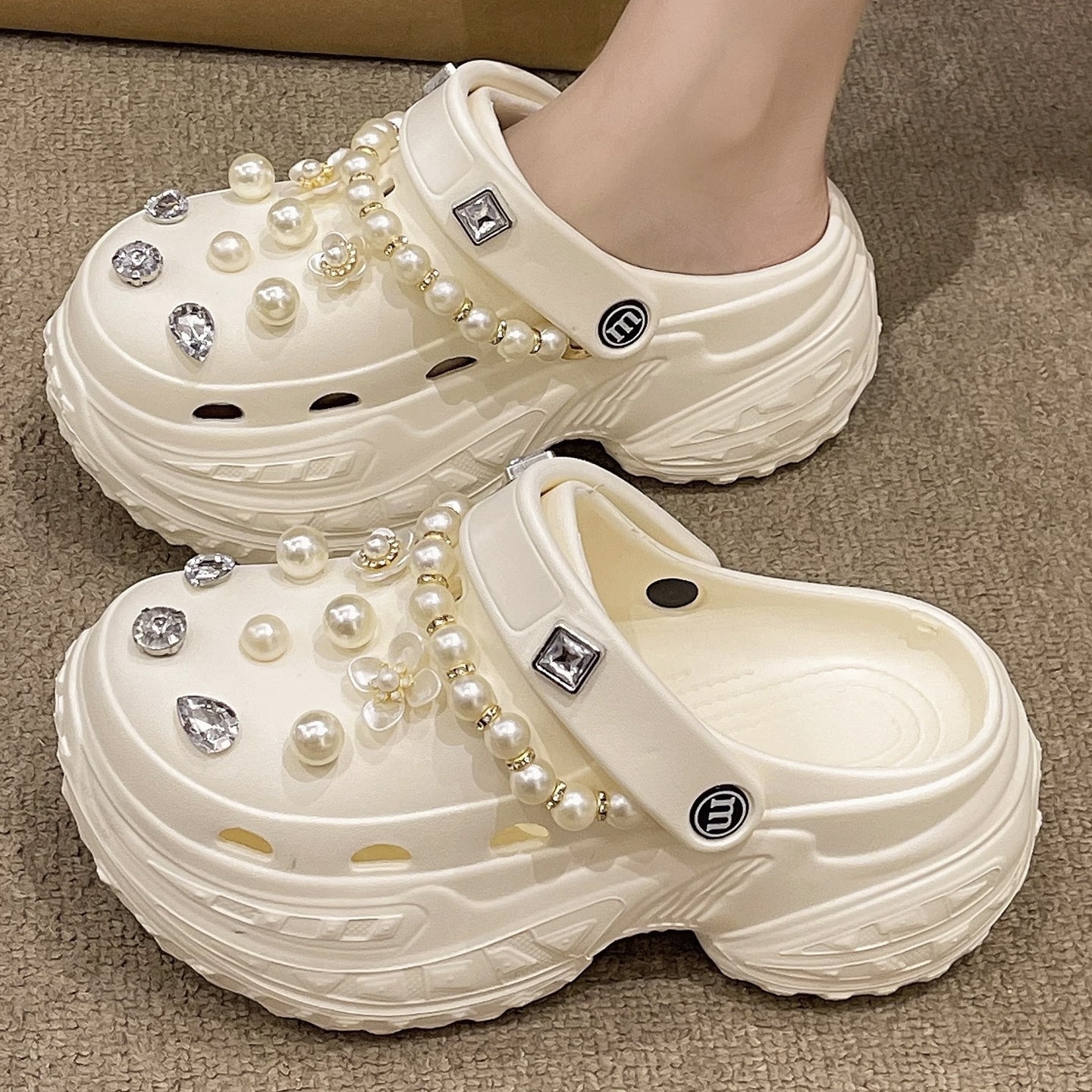 A503. CROCS PEARL WHITE