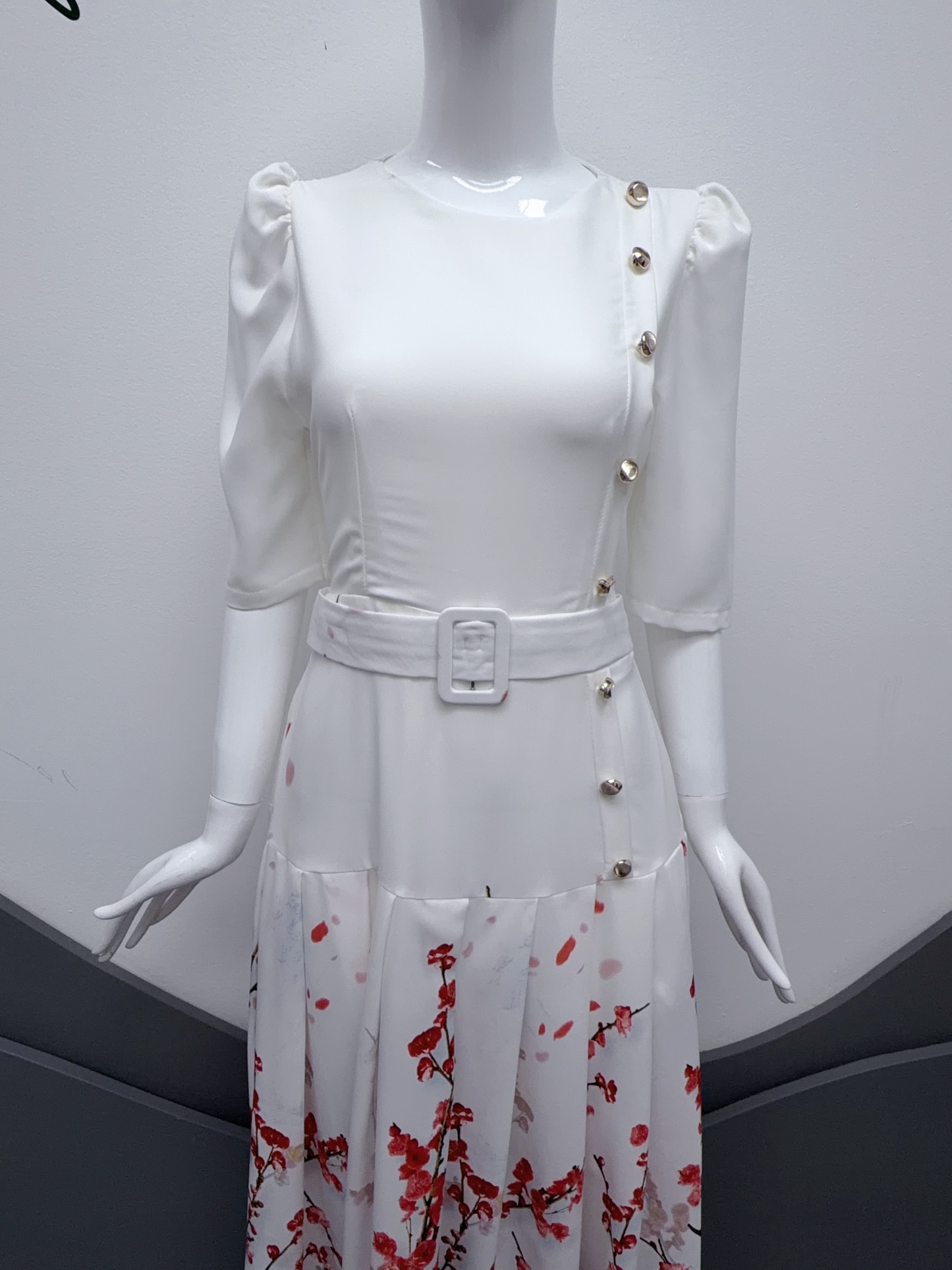 V316. HOA WHITE DRESS