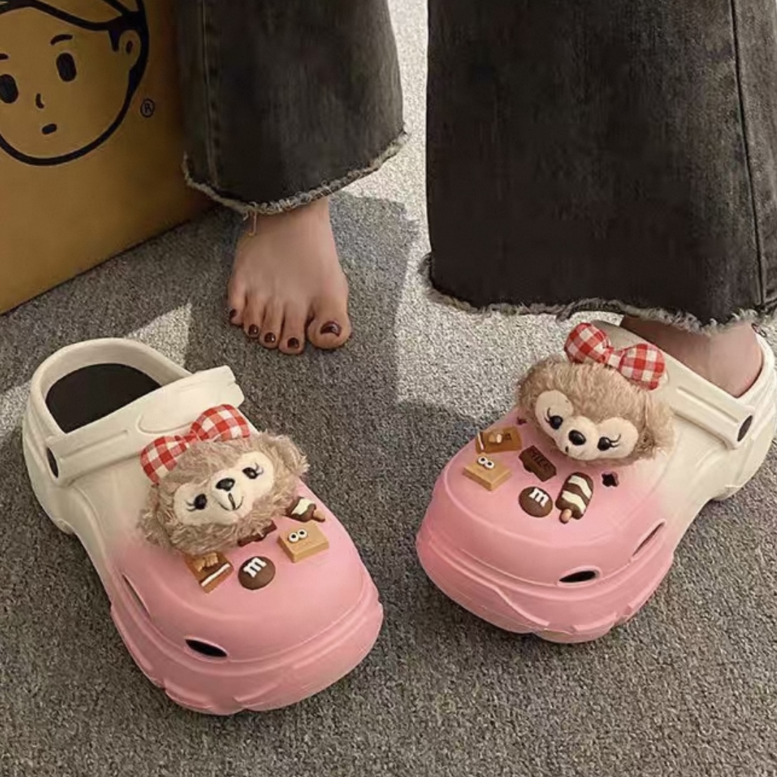 A493. CROCS BEAR PINK