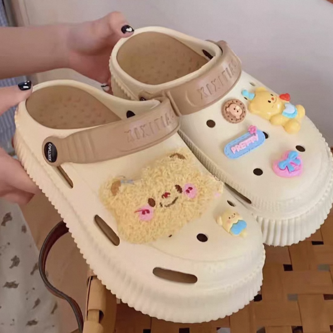 A462. CROCS BEAR BROWN