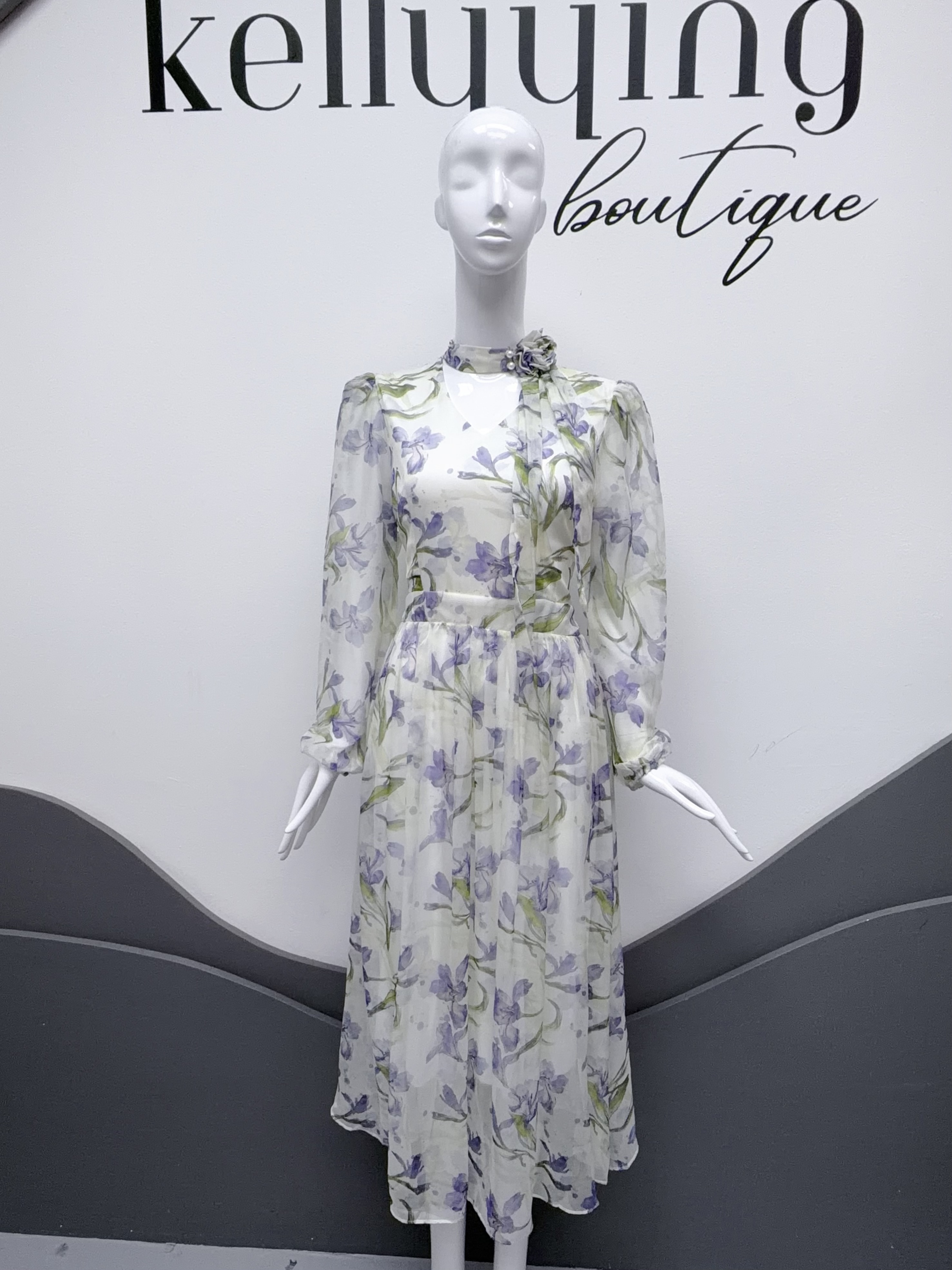 V284. HOA WHITE DRESS