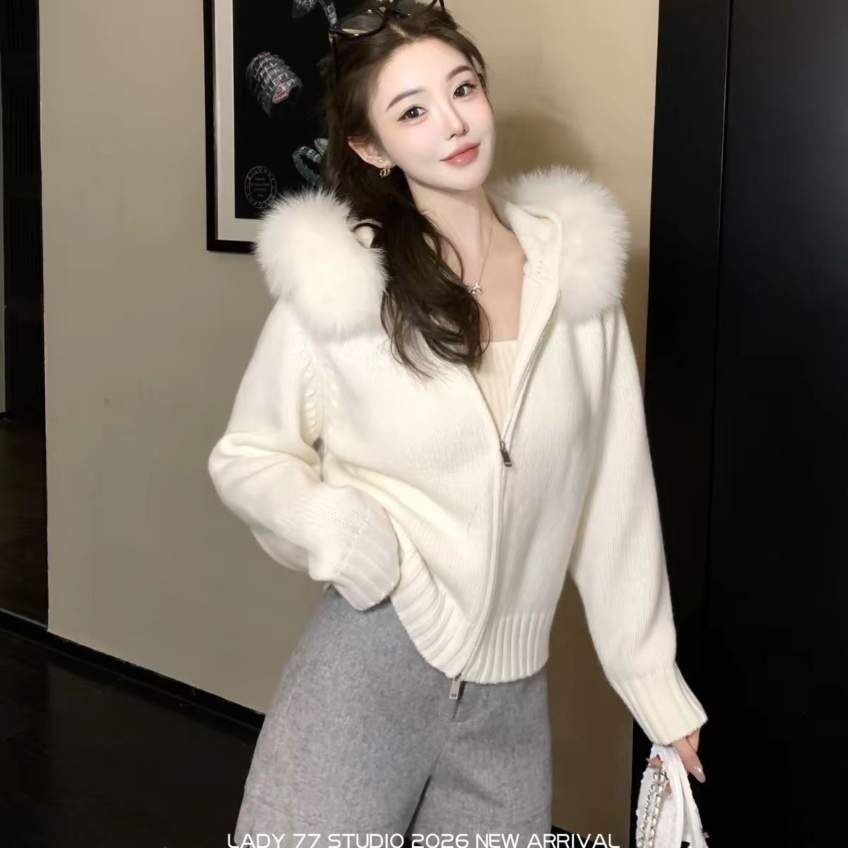 T575. SWEATER WHITE
