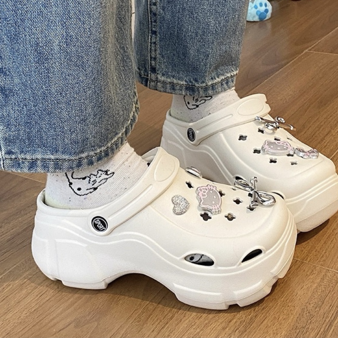 A480. CROCS HELLO KITTY WHITE