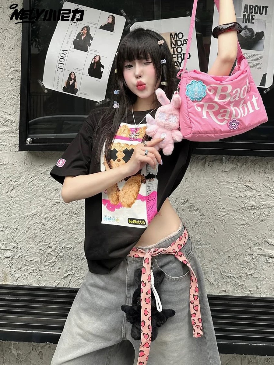 1607. RABBIT BLACK TEE