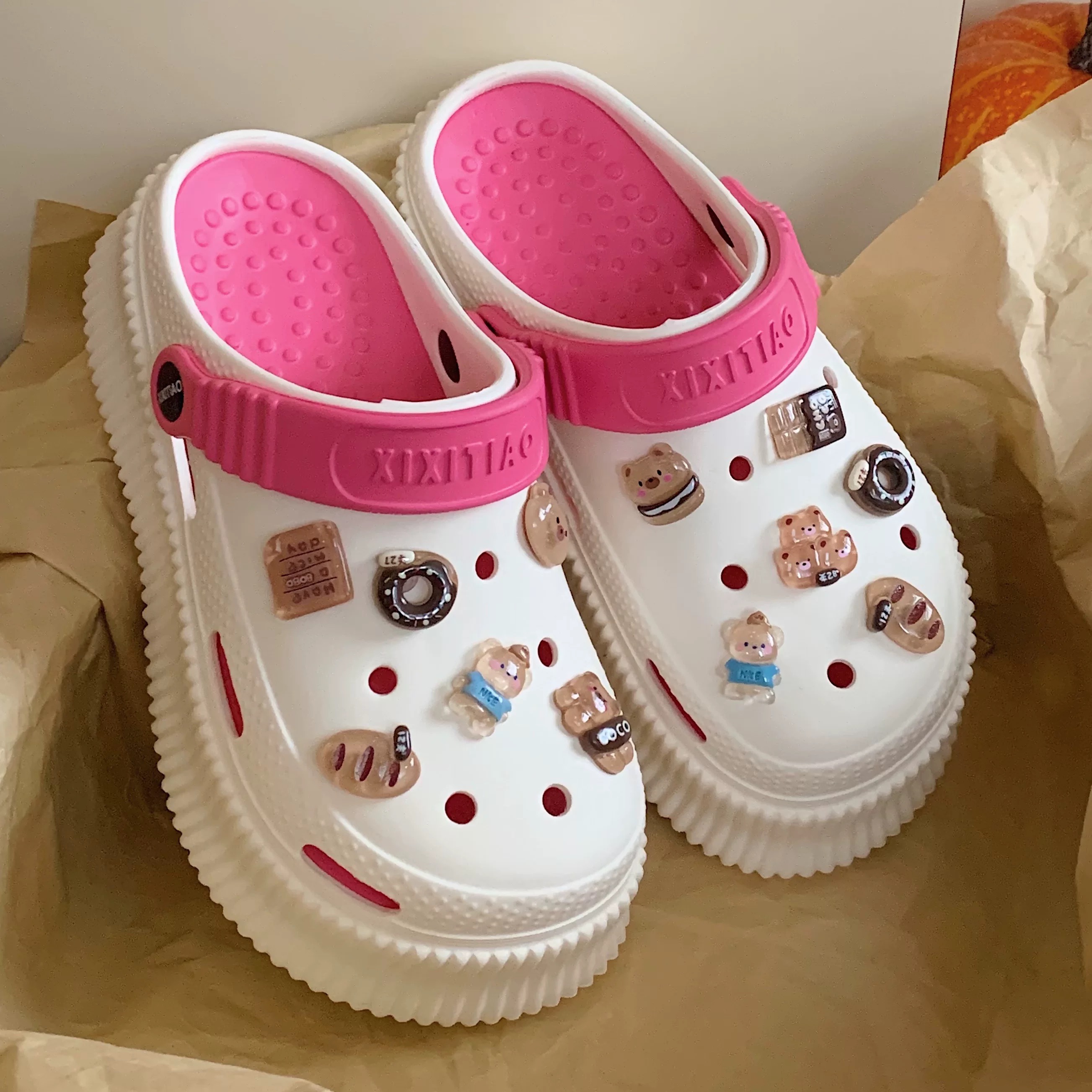 A461. CROCS BEAR HOT PINK