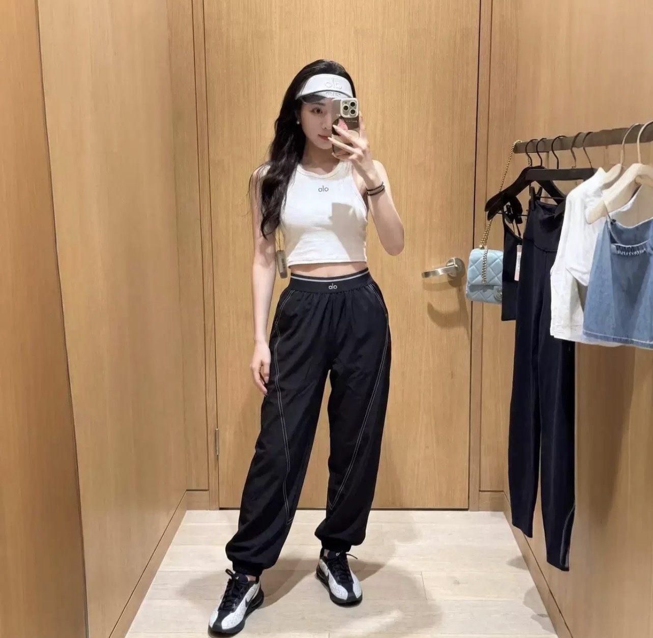 B15. A.L.O BLACK N WHITE PANTS BRAND DU
