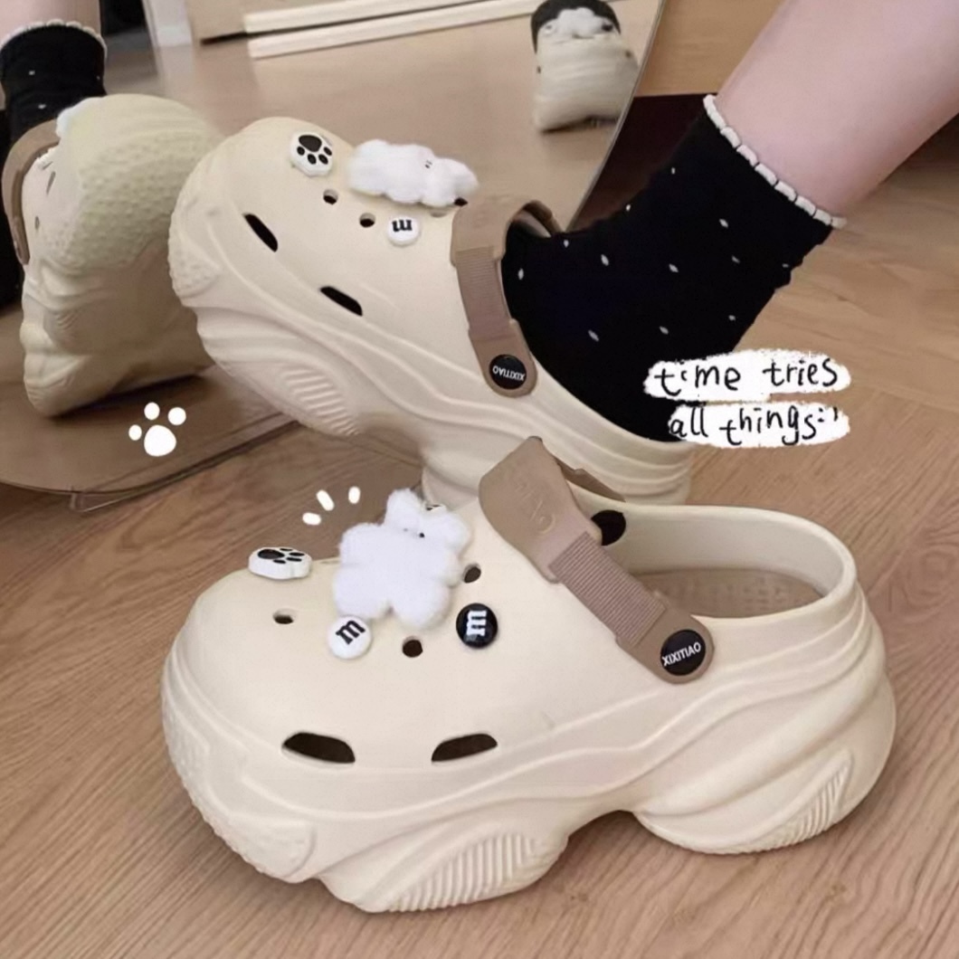 A475. CROCS BEAR NUDE