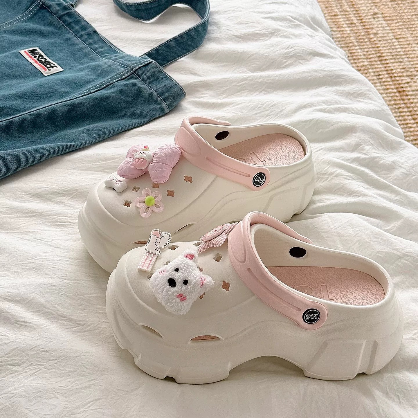 A483. CROCS DOG LIGHT PINK