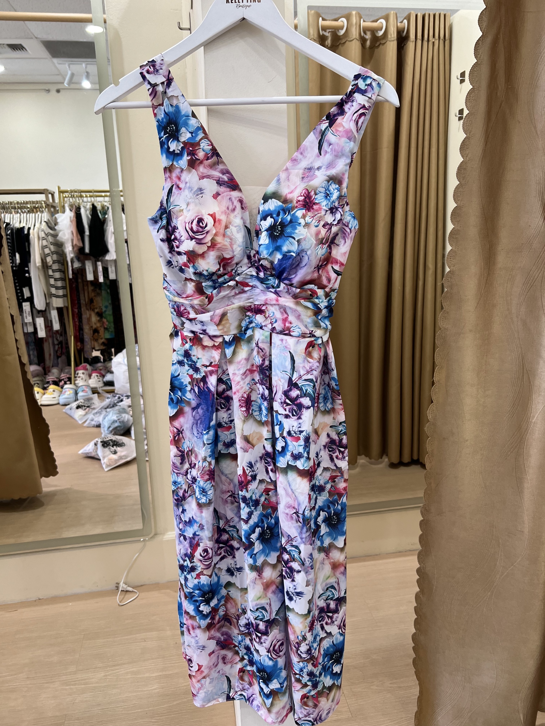 V643. MAXI DRESS SAT NACH•