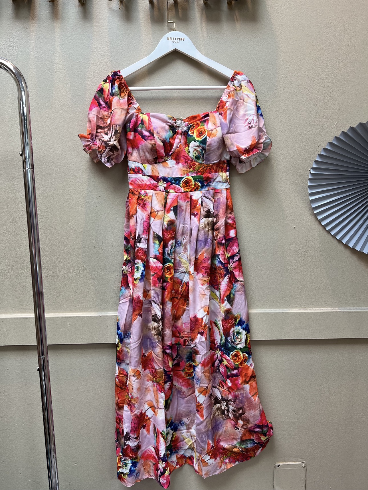 V689. MAXIDRESS