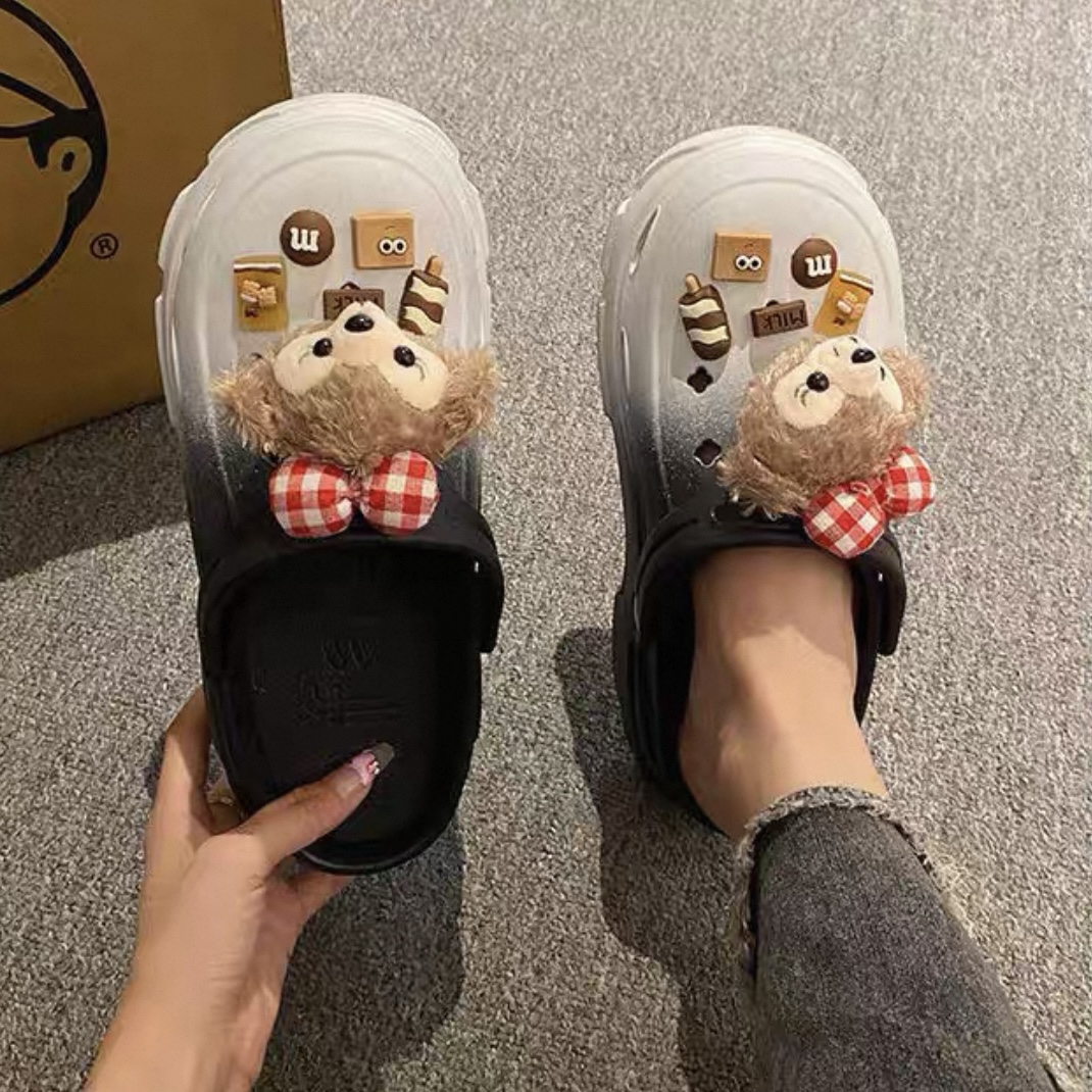 A490. CROCS BEAR BLACK