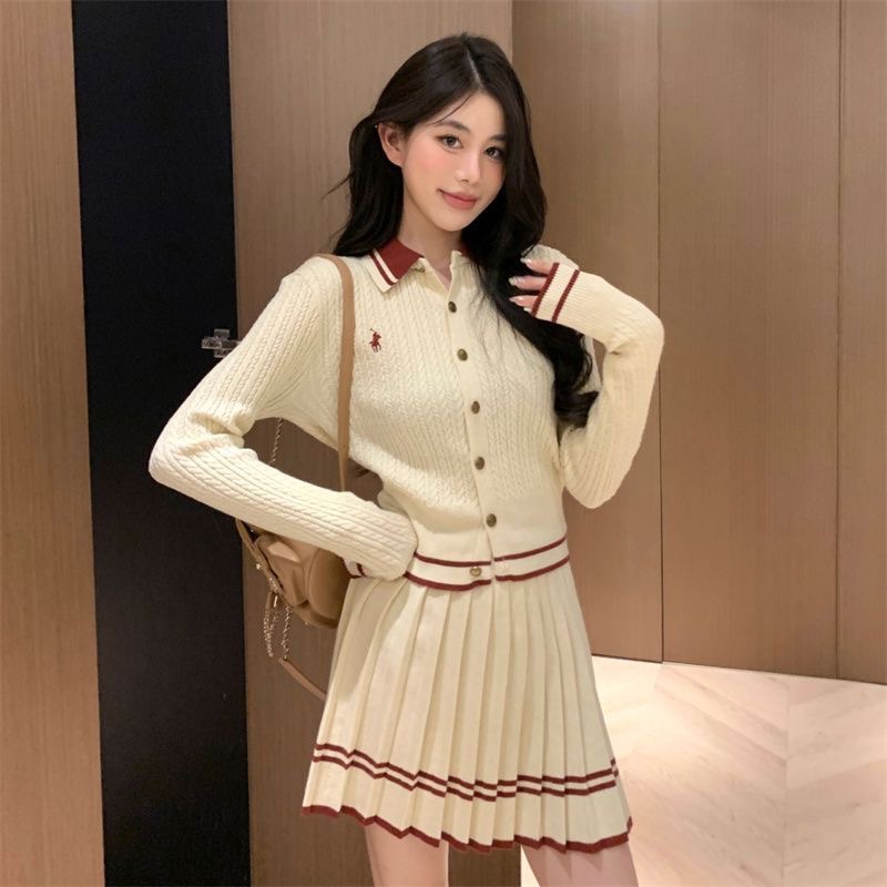 6849. SET SHORT SKIRT KNITTED WHITE