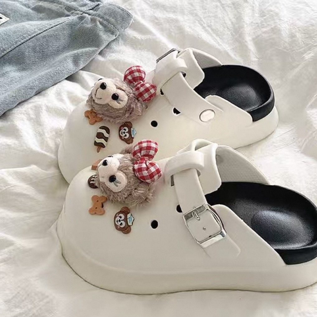 A481. CROCS BEAR WHITE
