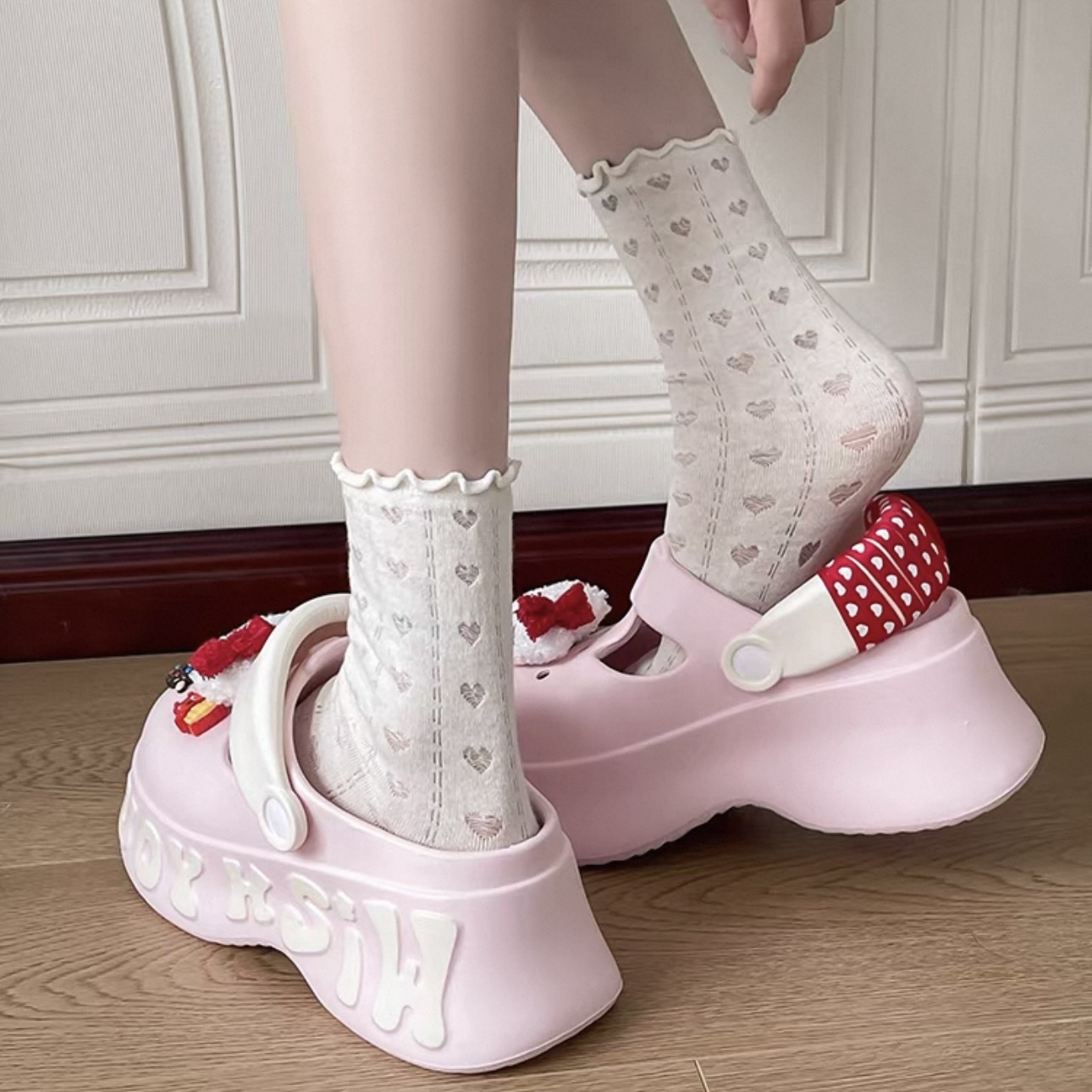 A486. CROCS HELLO KITTY PINK