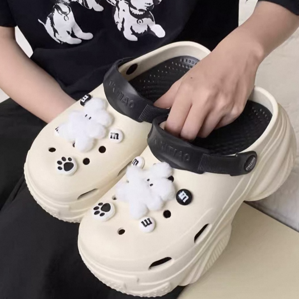 A476. CROCS BEAR BLACK