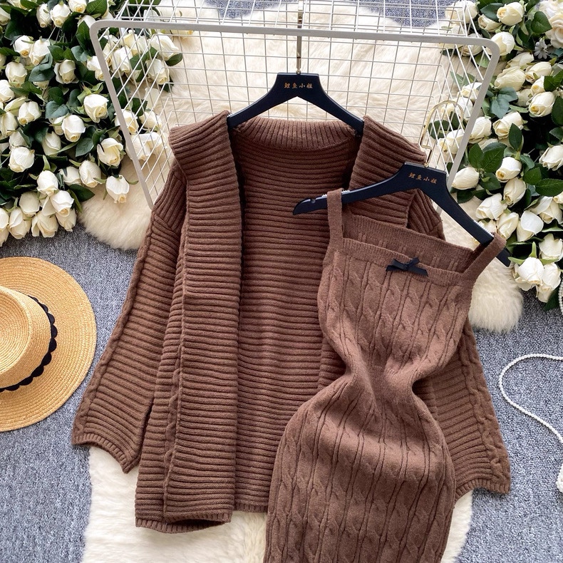 6842. BROWN SET