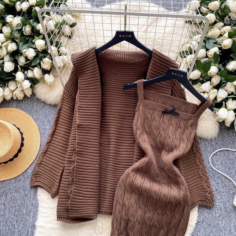 6842. BROWN SET