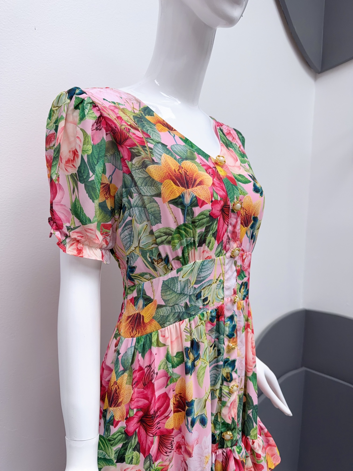 V276. HOA PINK DRESS